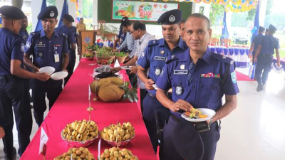 গাইবান্ধা পুলিশের আয়োজনে ফল উৎসব