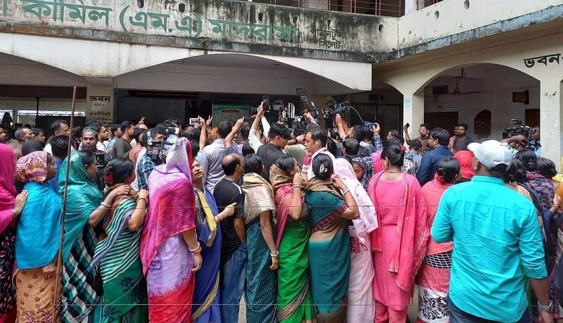 সিলেট সিটিতে ভোটগ্রহণ চলছে, কেন্দ্রে কেন্দ্রে দীর্ঘ লাইন