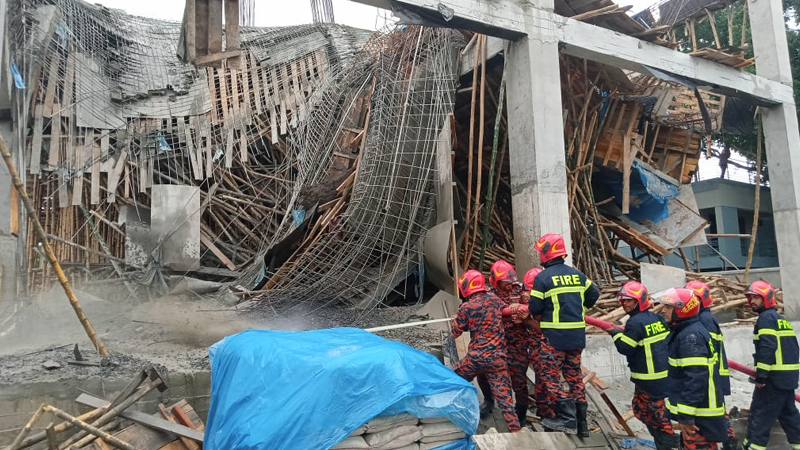 যশোরে নির্মাণাধীন ভবনের ছাদ ধসে ৯ শ্রমিক আহত