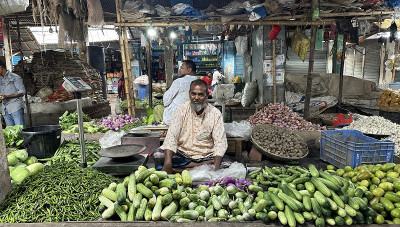 আমদানির পরও হিলি বন্দর এলাকায় কাঁচা মরিচ ৫০০ টাকা কেজি