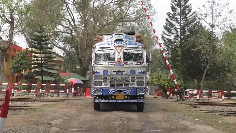 ঈদ শেষে হিলি স্থলবন্দরে আমদানি-রফতানি শুরু