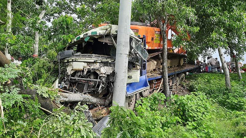 গোপালগঞ্জে ট্রাক-অ্যাম্বুলেন্স সংঘর্ষে নিহত ৪
