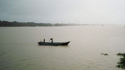 বরিশালের নয় নদীর পানি বিপৎসীমার ওপর