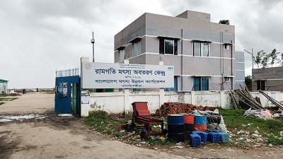 সরকারি অফিসের কক্ষ ভাড়া দিয়েছেন ব্যবস্থাপক