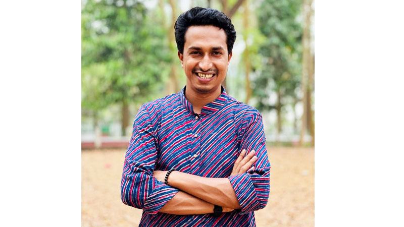 ব্যঙ্গ করেই সমাজের অসংগতি তুলে ধরেন ‘‌মনা’