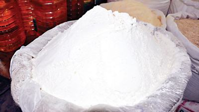 নিতাইগঞ্জে নিম্নমুখী আটা ময়দার বাজার