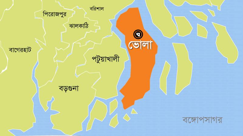 ভোলায় ডেঞ্জার জোনে ট্রলারে যাত্রী পারাপার, আটক ২