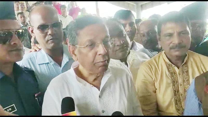 সংবিধান না মানলে নিজেদের দেশের নাগরিক বলা ঠিক না