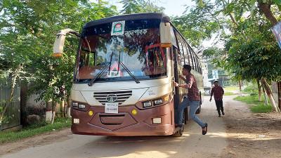 বিদ্রোহী কবির সাহিত্যকর্মে নামাঙ্কিত বাস