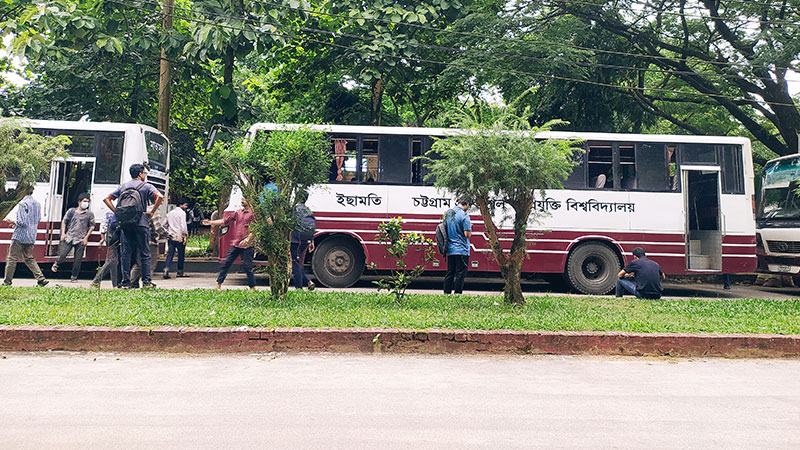রাত ৯টার বাস যেন সুরের মূর্ছনায় অন্য জগৎ