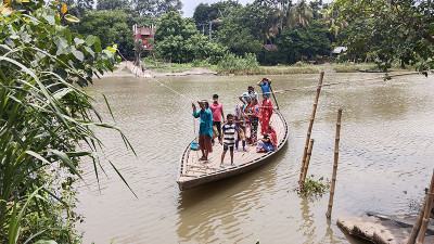 একটি সেতুর অভাবে তিন ইউনিয়নবাসীর দুর্ভোগ