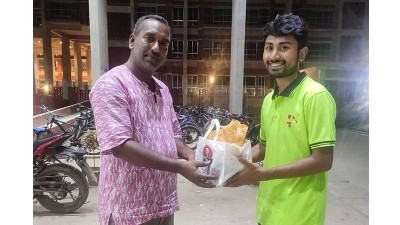 ক্যাম্পাসে ফুড ডেলিভারির সফল উদ্যোক্তা আরিফ