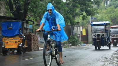 বর্ষায় রোগ ও দুর্ঘটনায় বাড়ে স্বাস্থ্যঝুঁকি