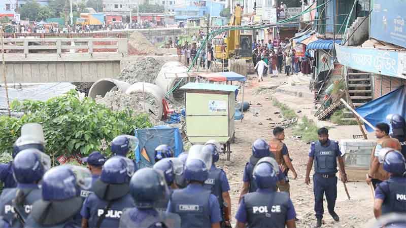 চিটাগাং রোডে পুলিশের সঙ্গে বিএনপির সংঘর্ষ, আটক ৫