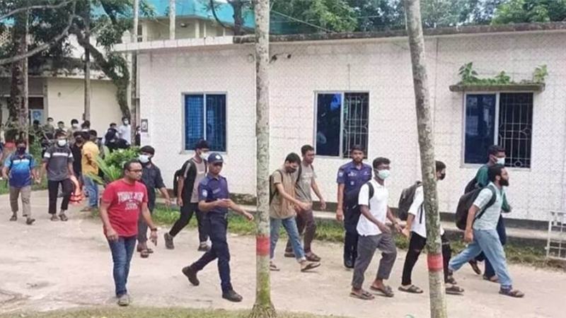 সন্ত্রাস বিরোধী আইনে মামলা, বুয়েটের শিক্ষার্থীসহ ৩২ জনের জামিন