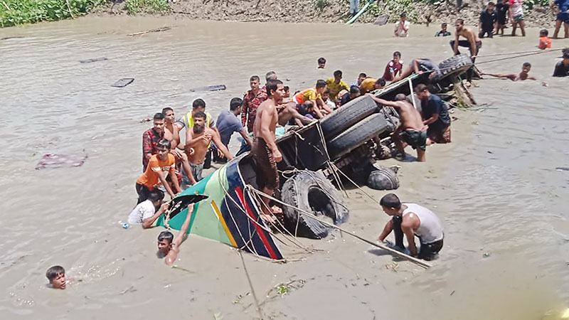 চালকের খামখেয়ালিসহ তিন কারণে ১৭ প্রাণহানি