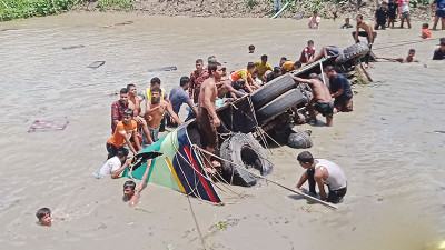 চালকের খামখেয়ালিসহ তিন কারণে ১৭ প্রাণহানি