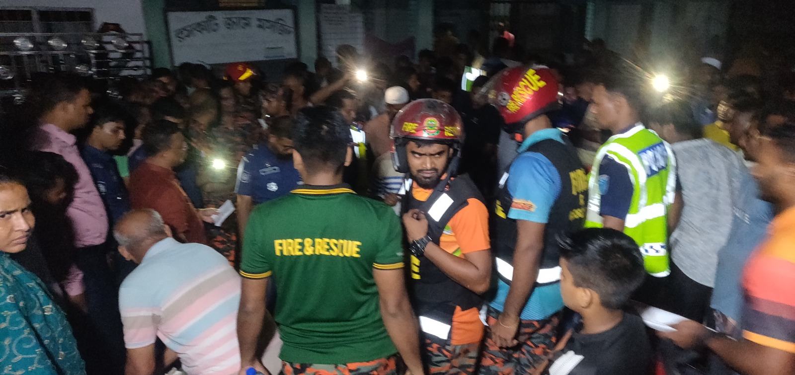 বাল্কহেডের ধাক্কায় ডুবল ট্রলার, ৪ শিশুসহ  ৮ জনের লাশ উদ্ধার