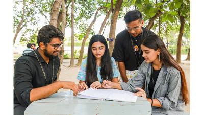 ‘‌ক্লাস শেষেই নির্ধারিত স্থানে জড়ো হই’