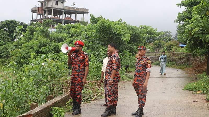 টানা বৃষ্টিতে খাগড়াছড়িতে পাহাড়ধসের শঙ্কা