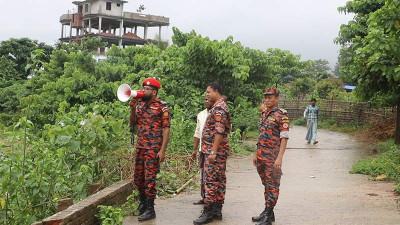 টানা বৃষ্টিতে খাগড়াছড়িতে পাহাড়ধসের শঙ্কা