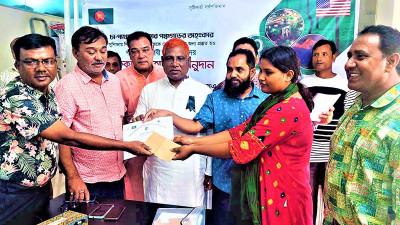 পঞ্চগড়ে মেধাবী শিক্ষার্থীদের আর্থিক সহায়তা