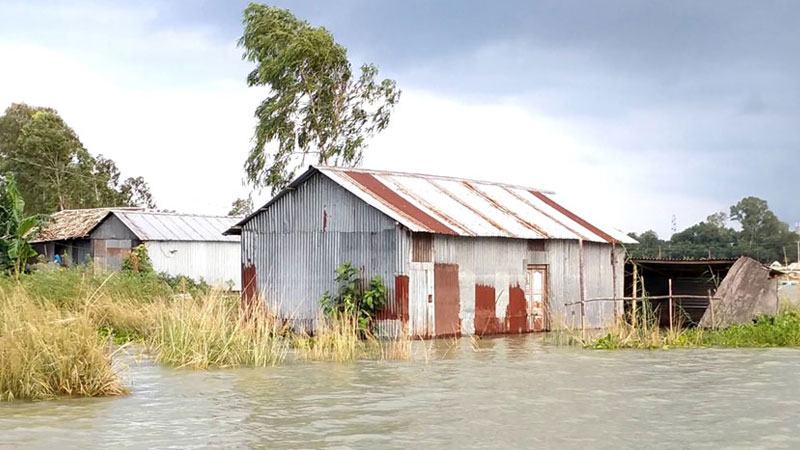 সিরাজগঞ্জে যমুনার পানি বেড়ে নিম্নাঞ্চল প্লাবিত