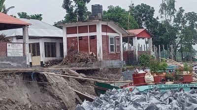 সাঘাটায় যমুনার ভাঙনে হুমকির মুখে বন্যানিয়ন্ত্রণ বাঁধ