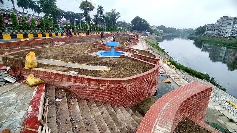 দুই দফায় মেয়াদ বাড়িয়েও শেষ হয়নি নির্মাণকাজ