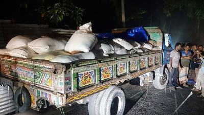 সিরাজগঞ্জে টিসিবির ৬০ বস্তা চালসহ ট্রাকচালক আটক
