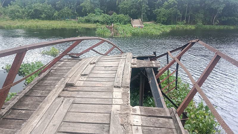 ১৪ মাসেও ভেঙে পড়া সেতু সংস্কারের উদ্যোগ নেই