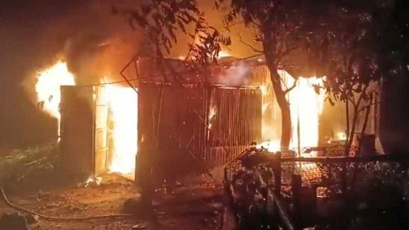 গোয়াইনঘাটে আগুনে পুড়ে মা-মেয়ের মৃত্যু
