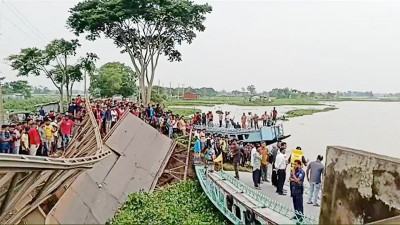 সুনামগঞ্জে বেইলি সেতু ভেঙে ট্রাক নদীতে, নিহত ২