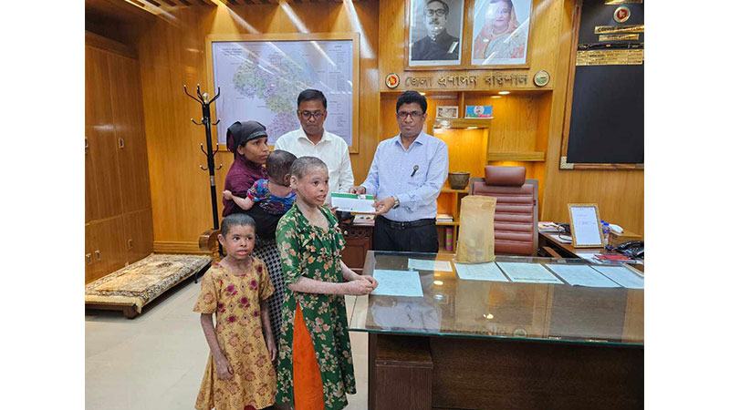 বরিশালে গণশুনানিতে রোগীদের আর্থিক সহায়তা