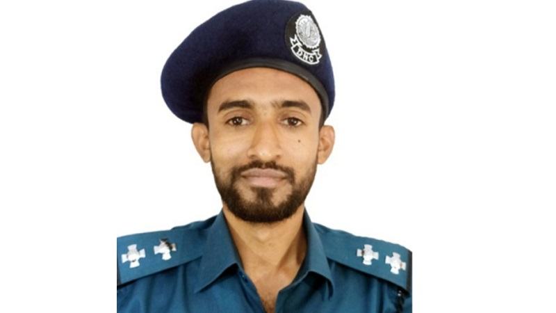আলামতের ইয়াবা লুকিয়ে গ্রেফতার মাদক নিয়ন্ত্রণ কর্মকর্তা