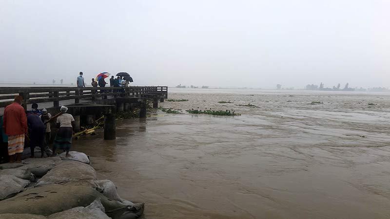 কুড়িগ্রামে তিস্তার স্রোতে দেবে গেছে ৩০ মিটার স্পার