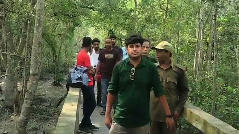 নিষেধাজ্ঞা ওঠার প্রথম দিনেই সুন্দরবনে দর্শনার্থীর ভিড়