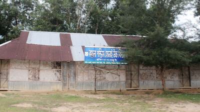পাঠদানে ভরসা জরাজীর্ণ টিনশেডের চারটি কক্ষ