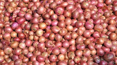 সরবরাহ বাড়ায় নিম্নমুখী পেঁয়াজের বাজার