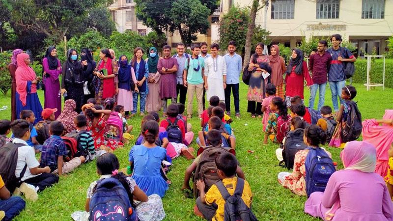বঞ্চিত শিশুদের বদলে দিচ্ছে তরীর মুক্ত পাঠশালা