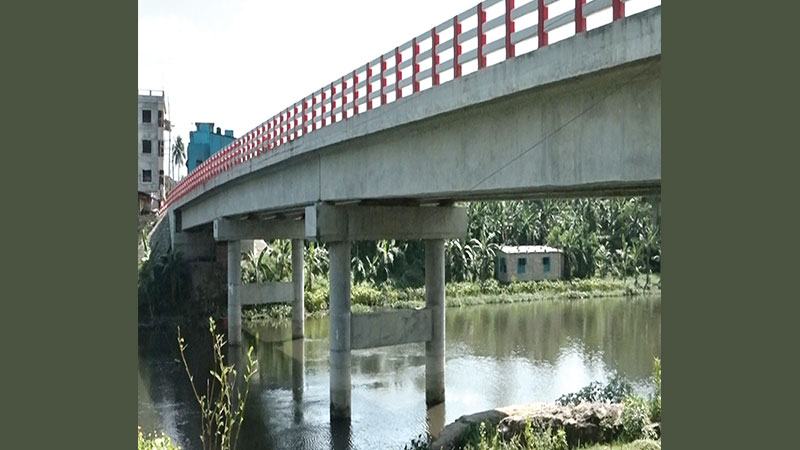 নৌযান চলাচলে বিঘ্ন সৃষ্টির আশঙ্কা বিআইডব্লিউটিএর