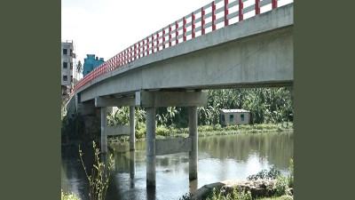 নৌযান চলাচলে বিঘ্ন সৃষ্টির আশঙ্কা বিআইডব্লিউটিএর