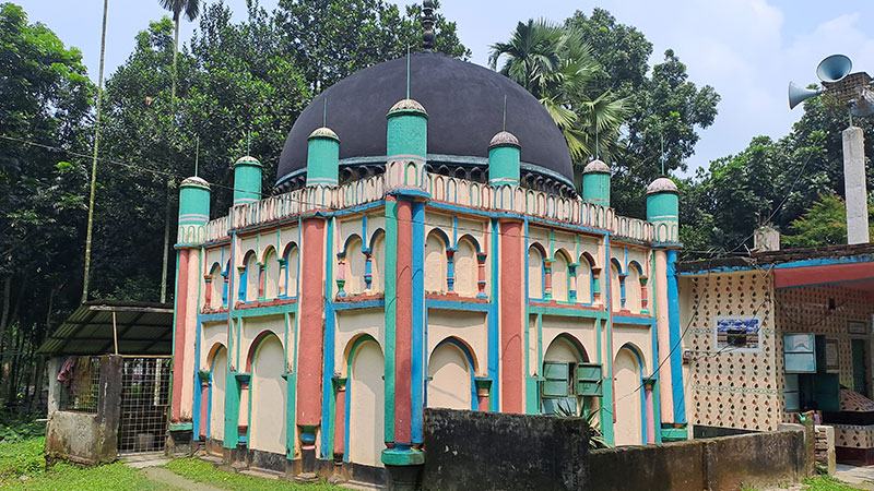 অবহেলায় নষ্ট হচ্ছে মোগল আমলের তেরশ্রী মসজিদ