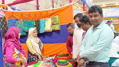 হিলিতে স্থানীয় সরকার দিবস উন্নয়ন মেলা
