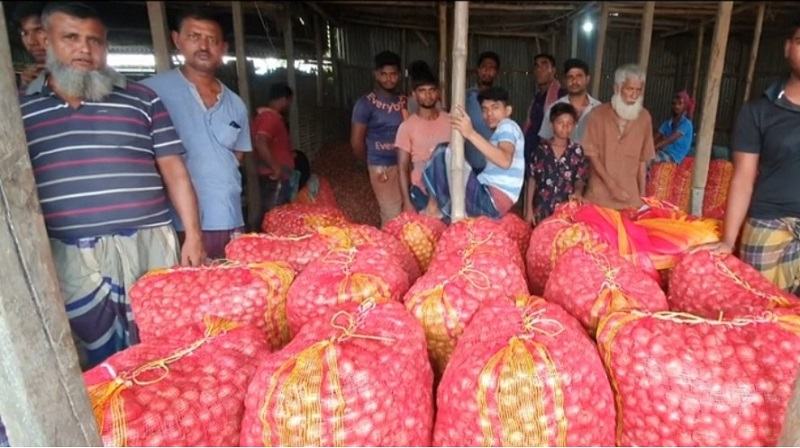 ফরিদপুরে পেঁয়াজের আড়তে ভোক্তা অধিদপ্তরের অভিযান, জরিমানা