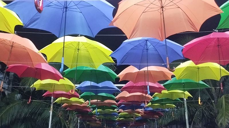 বর্ণিল রঙে সেজেছে কক্সবাজার