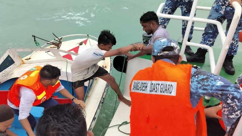 সেন্টমার্টিনগামী স্পিডবোট ডুবে একজন নিহত