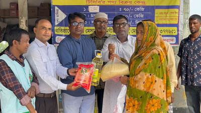 হিলিতে টিসিবির পণ্য বিক্রি শুরু