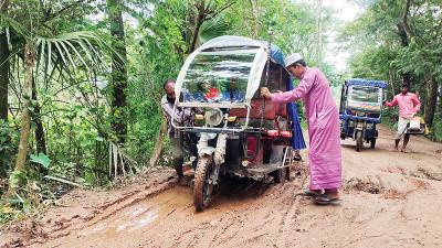 বরগুনায় এক দশকেও সংস্কার হয়নি ৯ কিলোমিটার সড়ক
