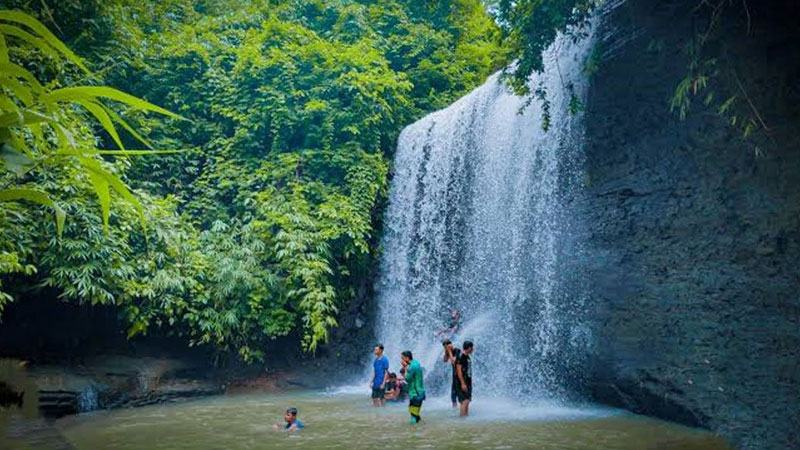 অসতর্কতায় মৃত্যু বাড়ছে মিরসরাইয়ের পাঁচ ঝরনায়